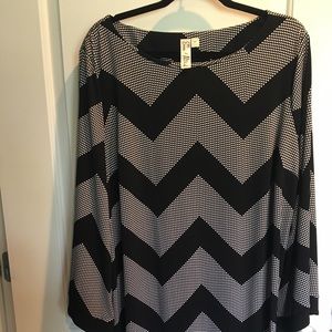 Black/white long tunic/dress